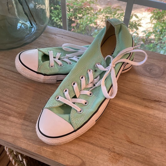 mint green converse shoes